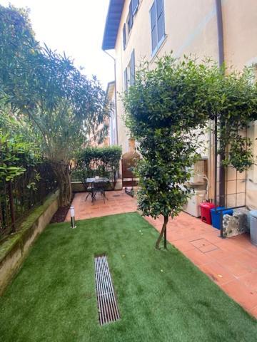 Duomo26 Boutique Apartment Desenzano del Garda Buitenkant foto
