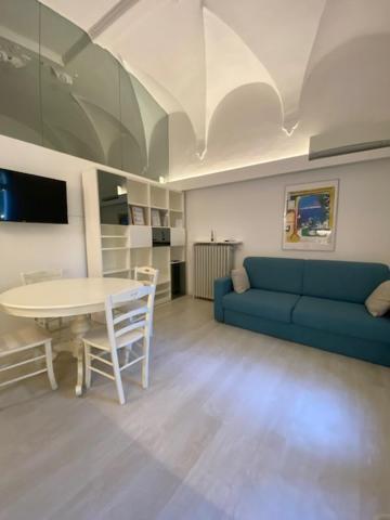Duomo26 Boutique Apartment Desenzano del Garda Buitenkant foto